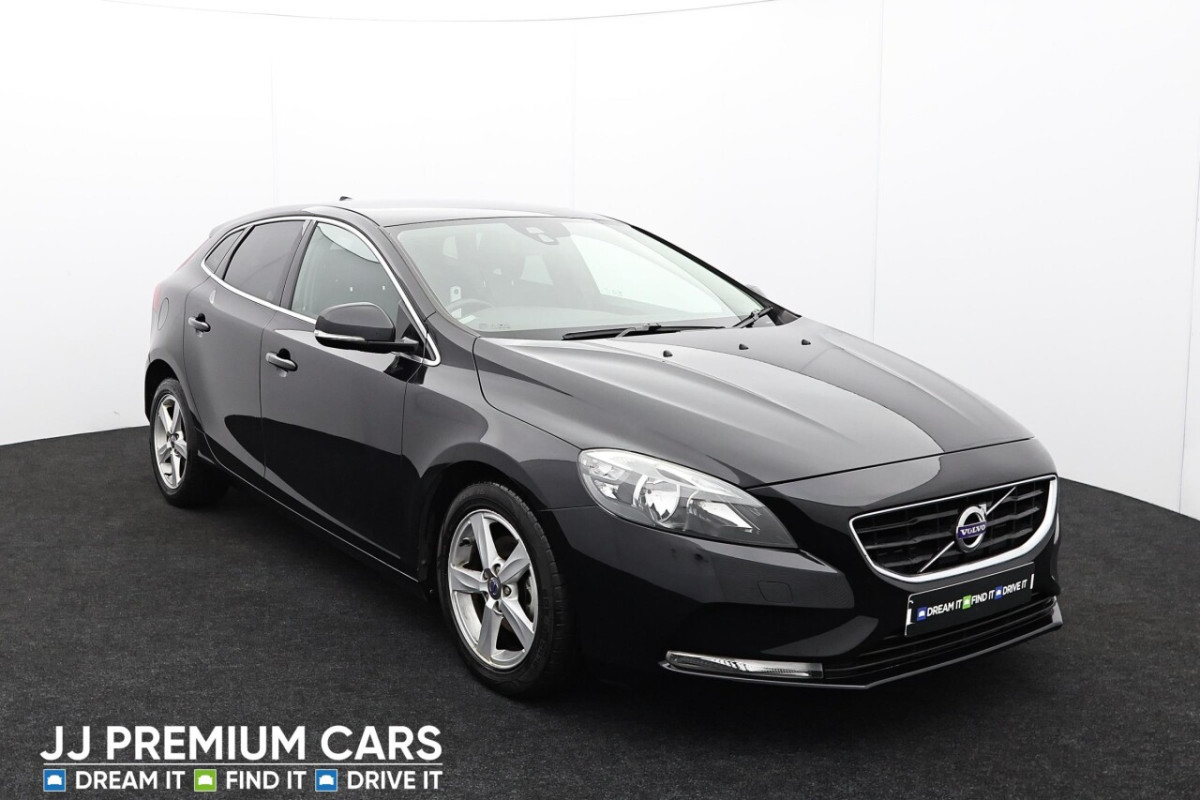 VOLVO V40 1.6 D2 SE NAV HATCHBACK 5DR DIESEL MANUAL EURO 5 (S/S) (115 PS) SAT NAV, BL - 2013 - £5,000