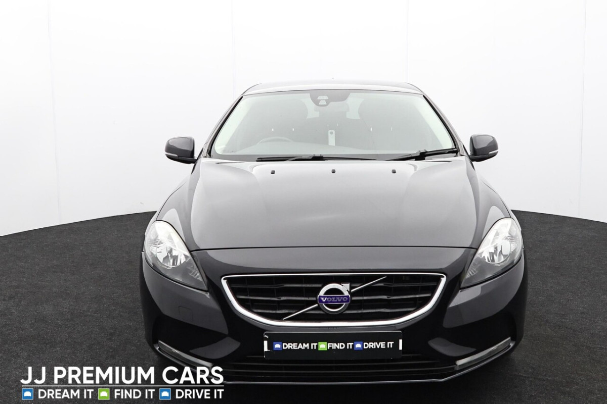 VOLVO V40 1.6 D2 SE NAV HATCHBACK 5DR DIESEL MANUAL EURO 5 (S/S) (115 PS) SAT NAV, BL - 2013 - £5,000