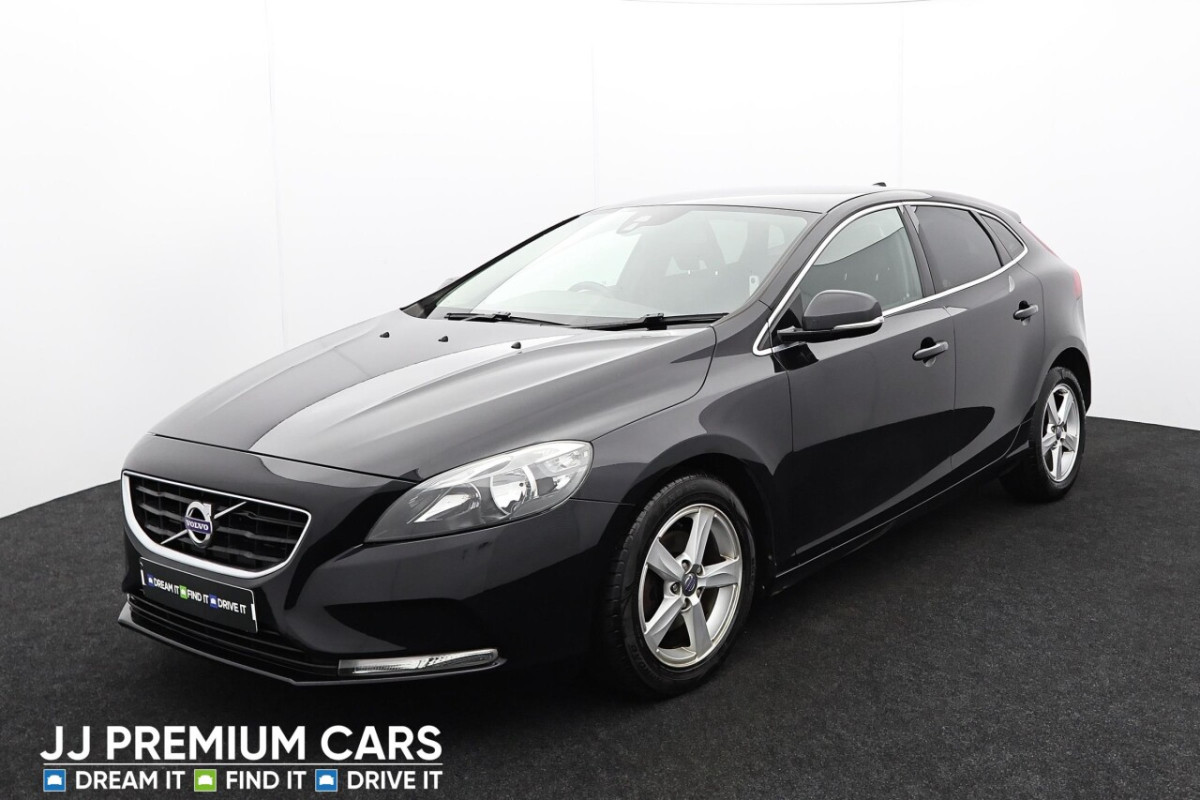 VOLVO V40 1.6 D2 SE NAV HATCHBACK 5DR DIESEL MANUAL EURO 5 (S/S) (115 PS) SAT NAV, BL - 2013 - £5,000