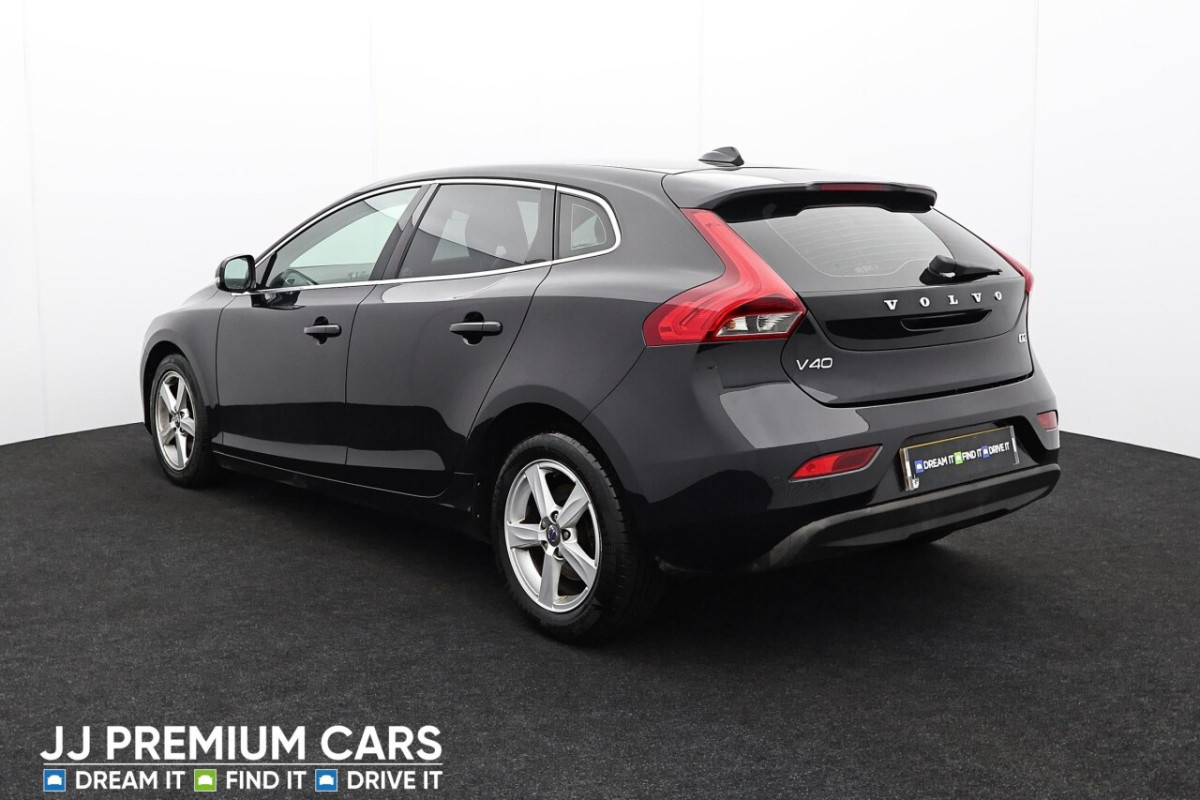 VOLVO V40 1.6 D2 SE NAV HATCHBACK 5DR DIESEL MANUAL EURO 5 (S/S) (115 PS) SAT NAV, BL - 2013 - £5,000