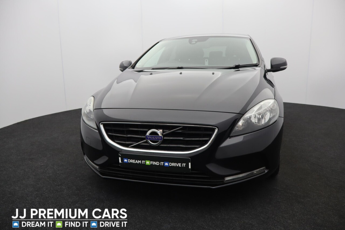 VOLVO V40 1.6 D2 SE NAV HATCHBACK 5DR DIESEL MANUAL EURO 5 (S/S) (115 PS) SAT NAV, BL - 2013 - £5,000