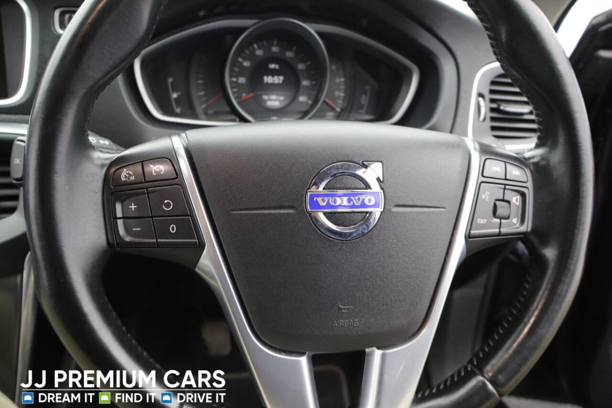 VOLVO V40 1.6 D2 SE NAV HATCHBACK 5DR DIESEL MANUAL EURO 5 (S/S) (115 PS) SAT NAV, BL - 2013 - £5,000