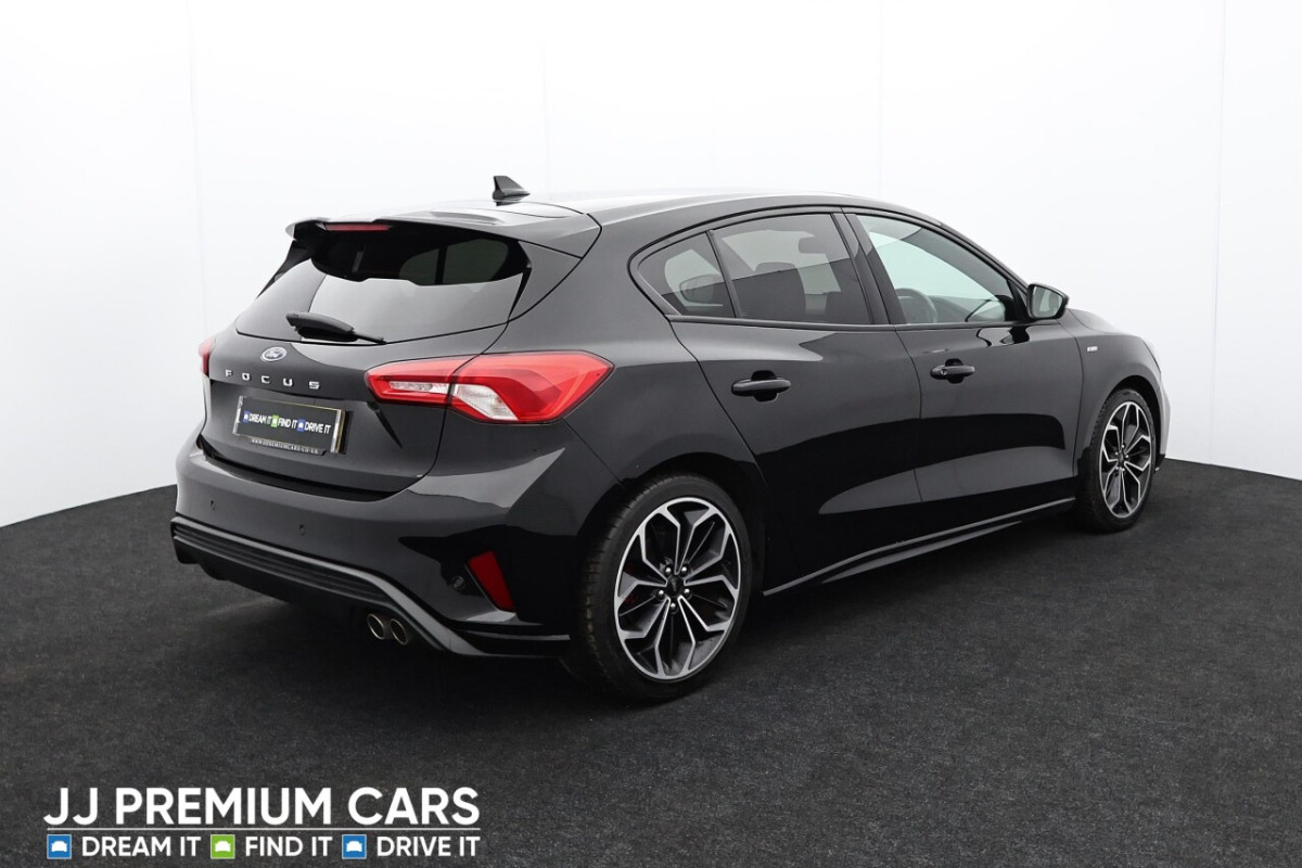 FORD FOCUS 1.0 ST-LINE X 5D 125 BHP HEATED FRONT SEATS, SAT NAV - 2018 - £11,790