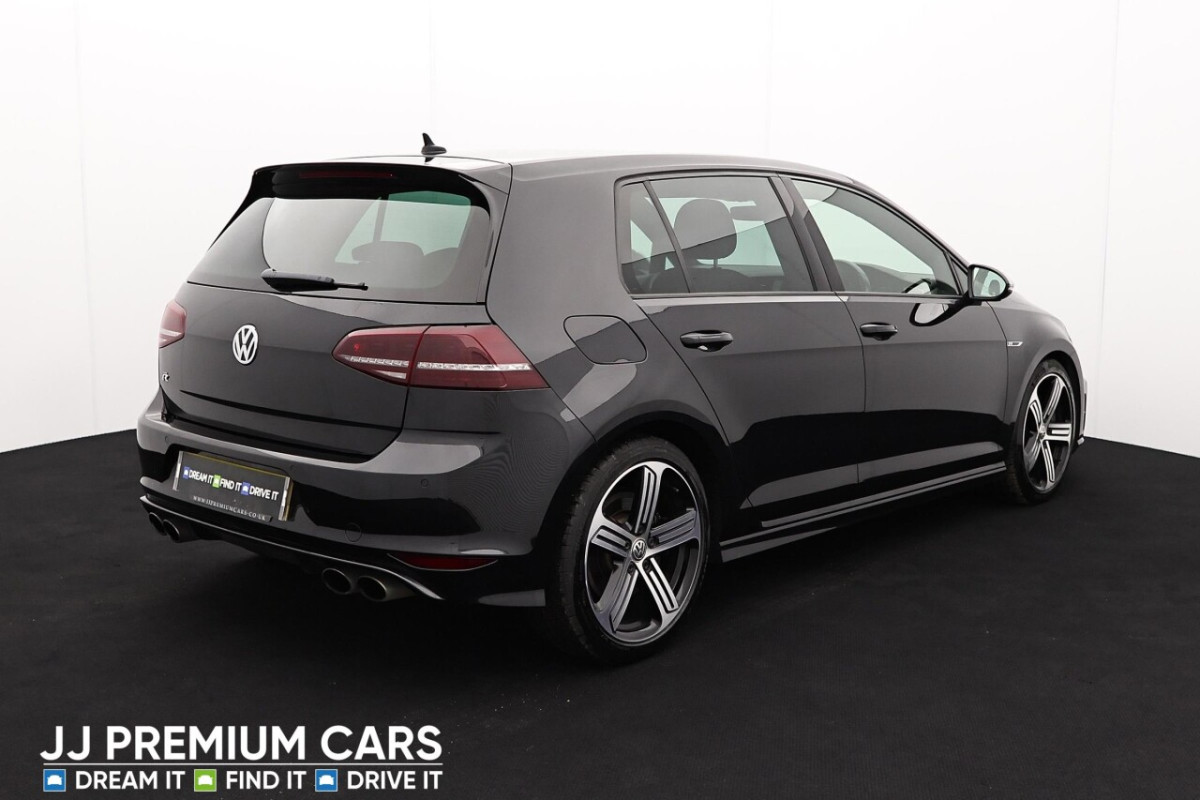 VOLKSWAGEN GOLF 2.0 R DSG 5D AUTO 298 BHP HEATED FRONT SEATS, BLUETOOTH, DAB - 2017 - £16,301